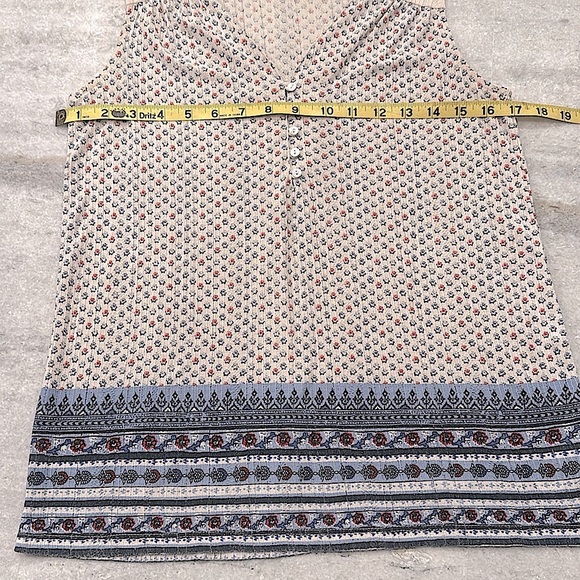 Lucky Brand Women’s Embroidered V-Neck Sleeveless Tank Top Blouse Size Small - Picture 3 of 7